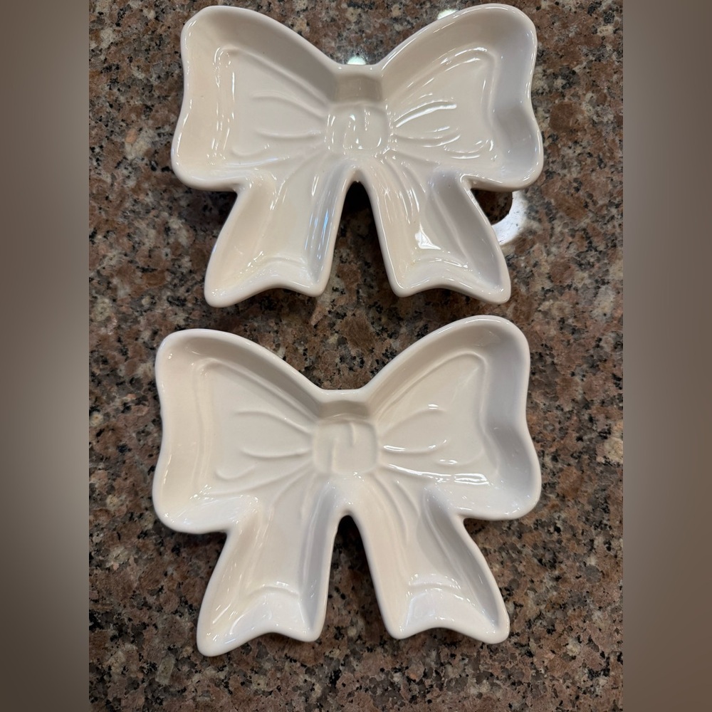 Cream Bow Shaped Ceramic Dishes